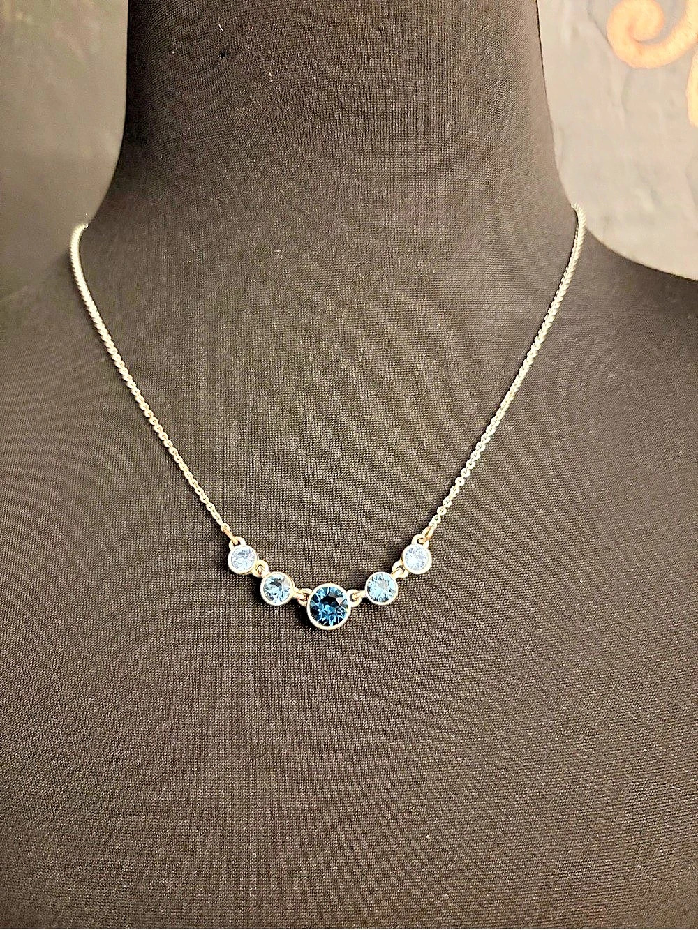Blue Crystal Pendant Necklace Like New